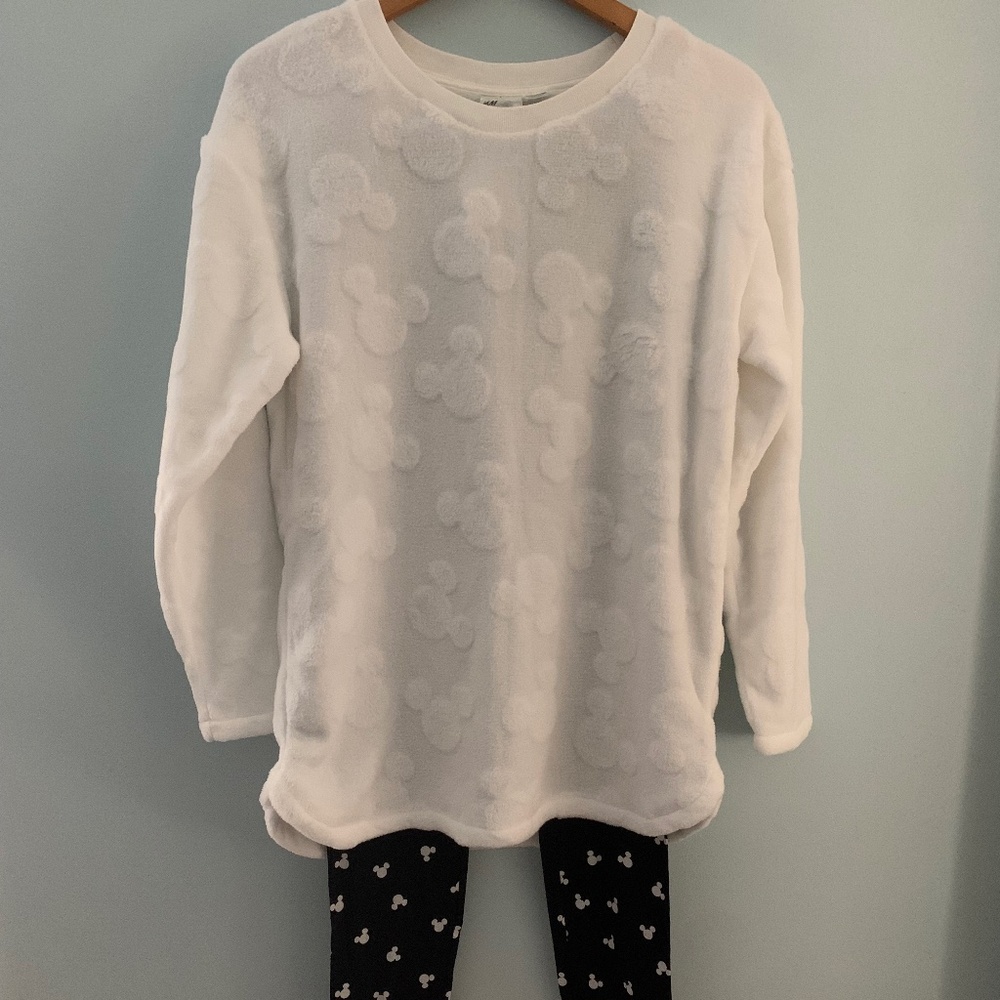 Women’s H&M Disney Mickey Mouse outfit